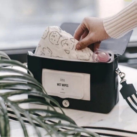 ToteSavvy Change Kit Crossbody Bags one black one Fawn - Picture 7 of 7